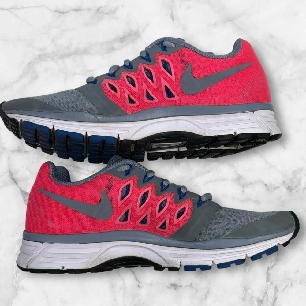 Women’s Nike Zoom Vomero 9 size 6